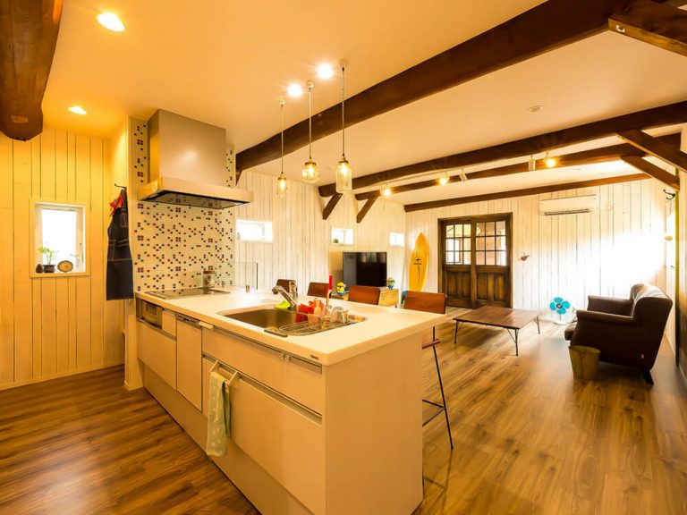 趣味のサーフィンと西海岸カフェ風の家 | 大阪で古民家リノベーションをするならバルジ建築設計室