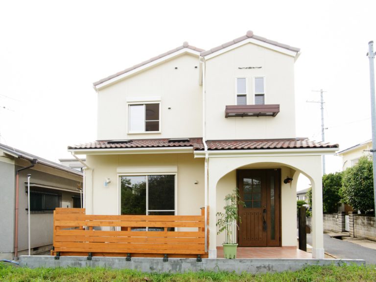 梁や塗り壁で南欧風のヴィンテージデザインの家を奈良県天理市で建てるならバルジ建築設計室